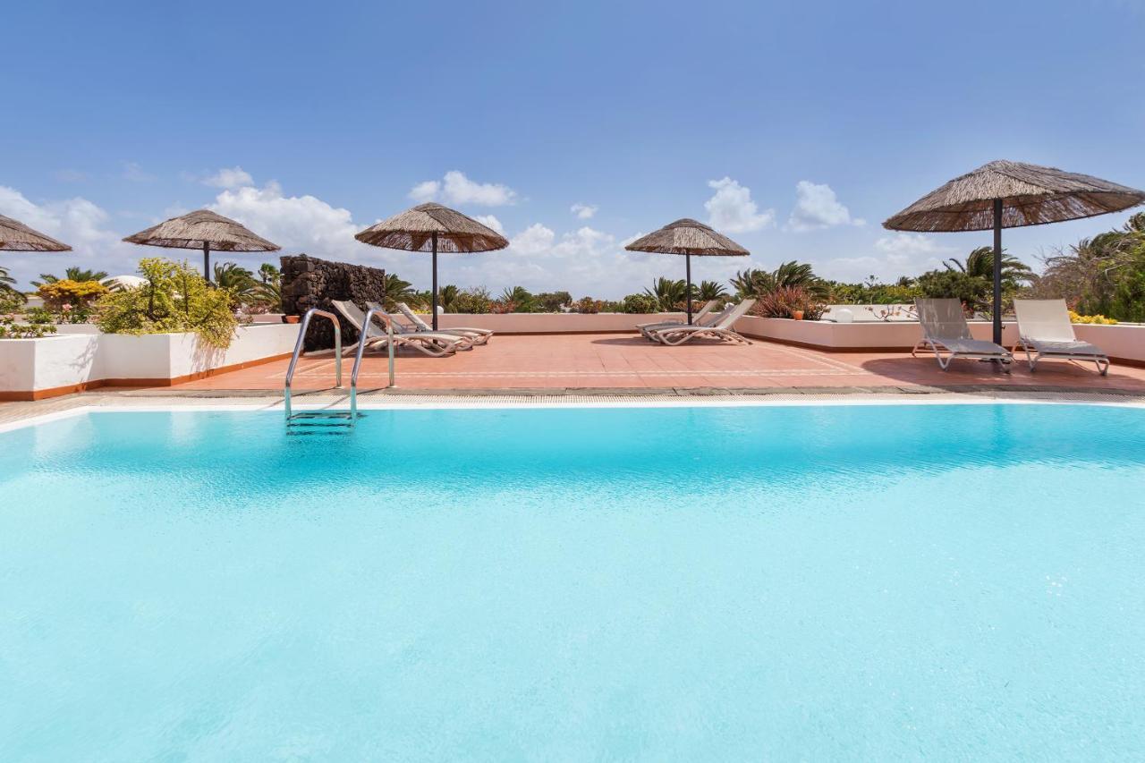 Conylanza Golf Y Mar Suites Costa Teguise Bagian luar foto